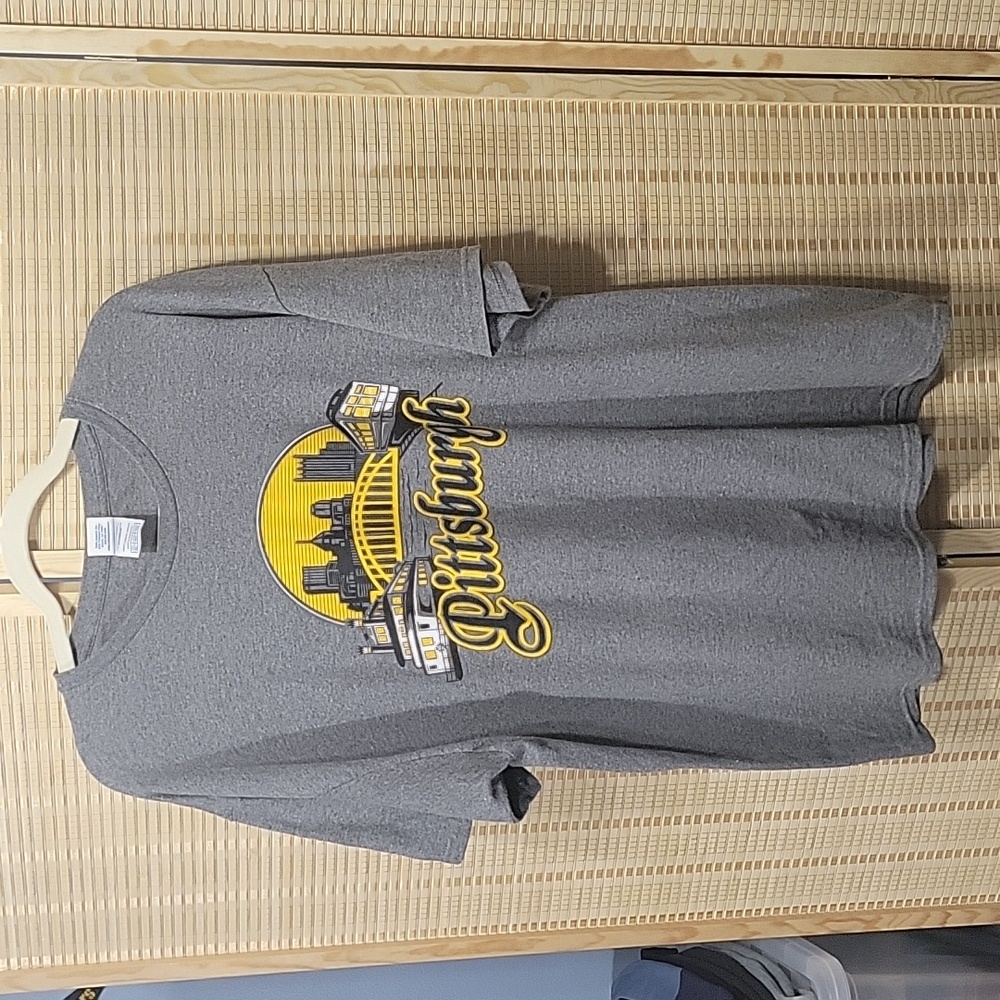 EUC Men's Pittsburgh Graphic Tee - Size XL